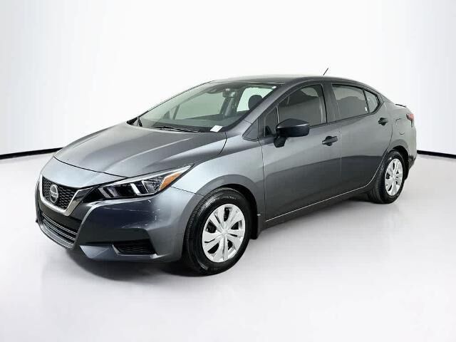 2022 Nissan Versa S — photo 1 of 13