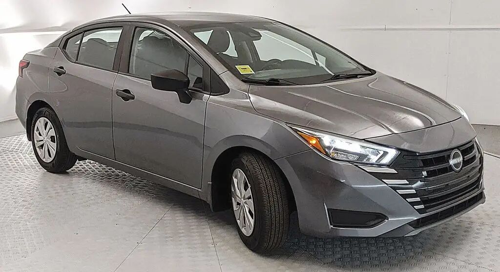 2025 Nissan Versa S — photo 1 of 13