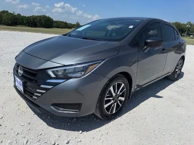 2025 Nissan Versa S — photo 1 of 13