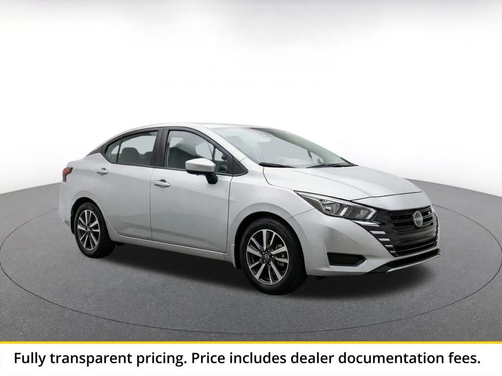2025 Nissan Versa SV — photo 1 of 4