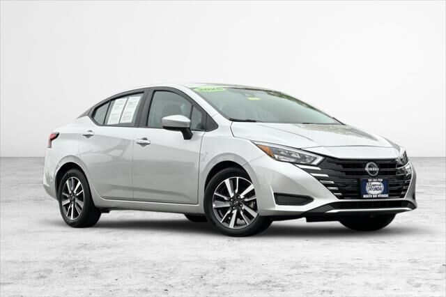 2025 Nissan Versa SV — photo 1 of 13