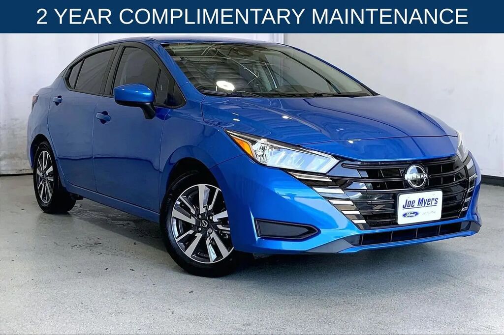 2023 Nissan Versa SV — photo 1 of 13