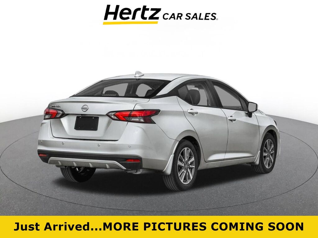 2025 Nissan Versa SV — photo 1 of 14