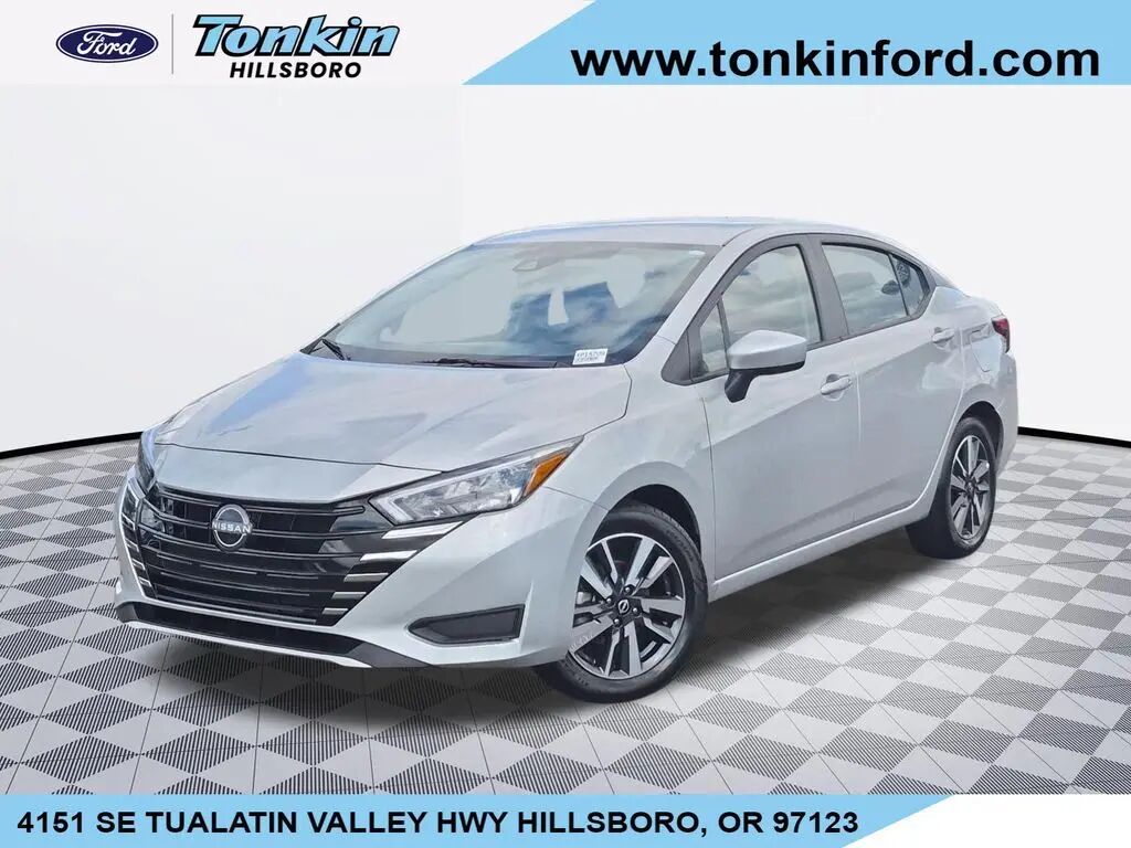 2025 Nissan Versa SV — photo 1 of 13