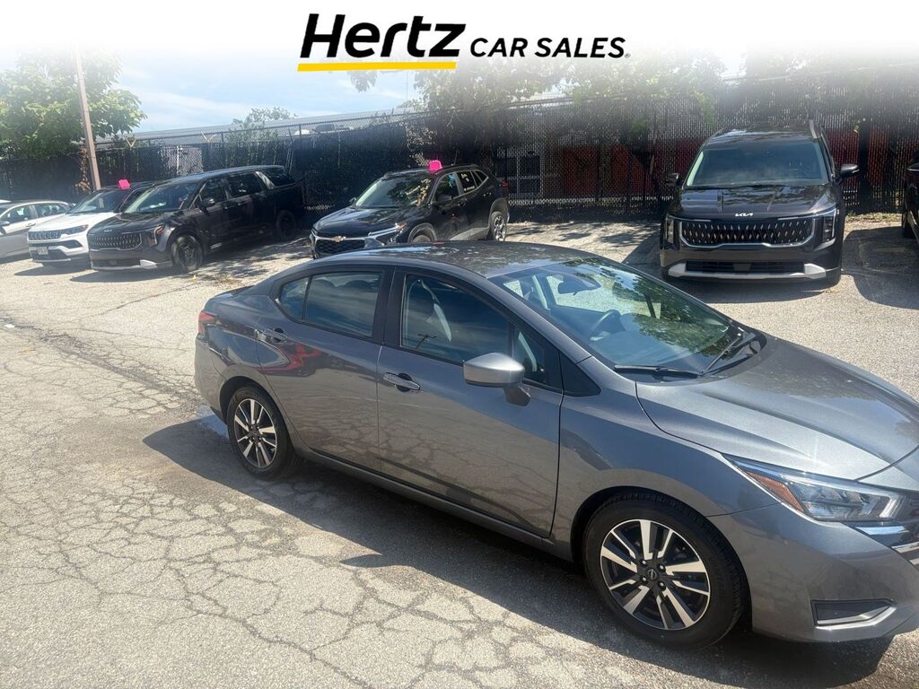 2025 Nissan Versa SV — photo 1 of 11