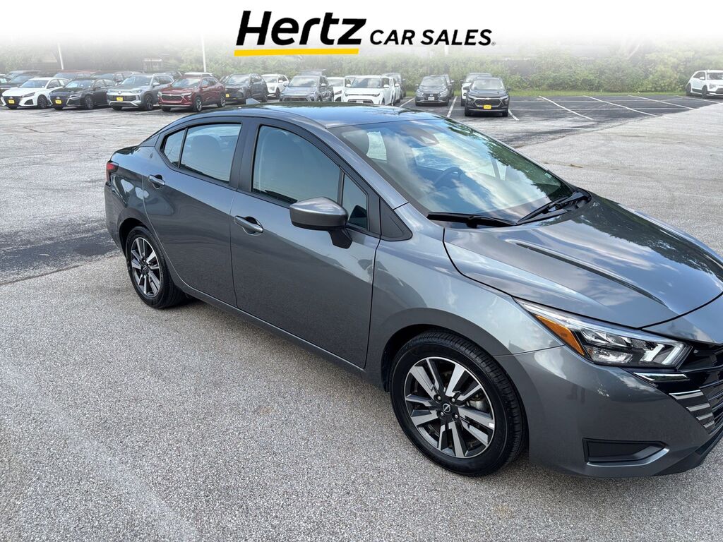 2025 Nissan Versa SV — photo 1 of 11