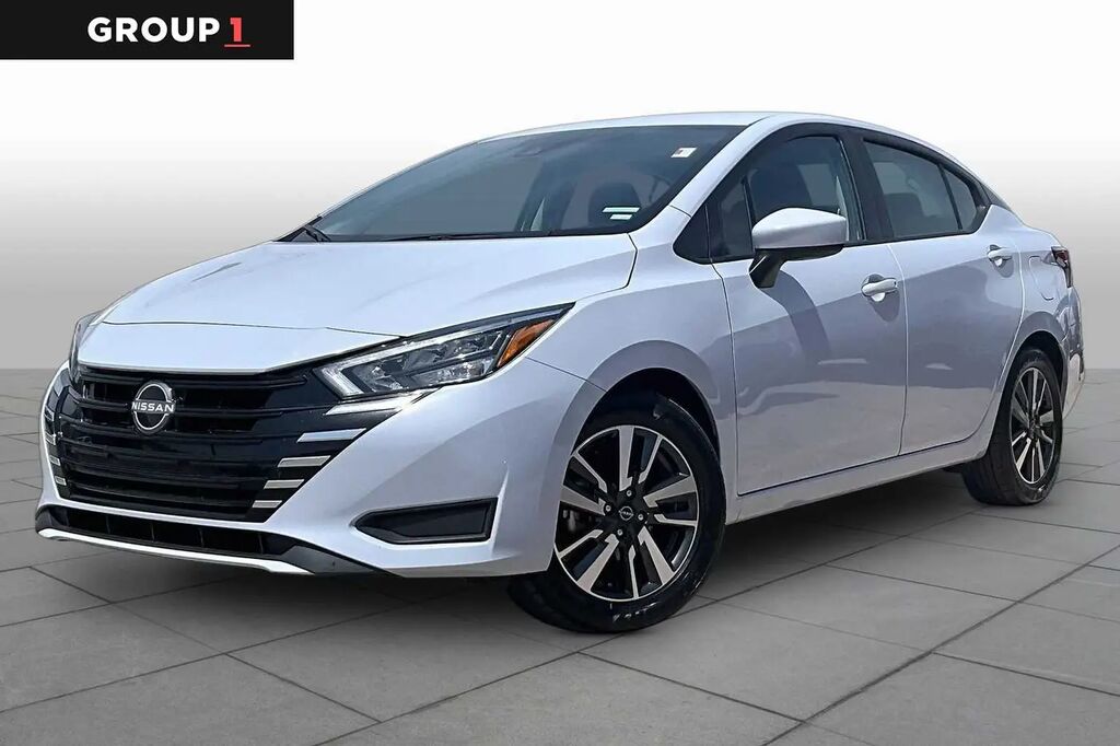 2025 Nissan Versa SV — photo 1 of 12