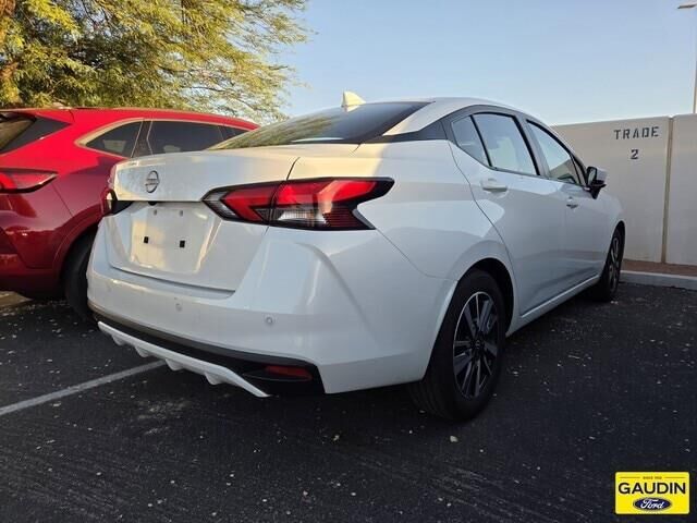 2025 Nissan Versa SV — photo 1 of 4