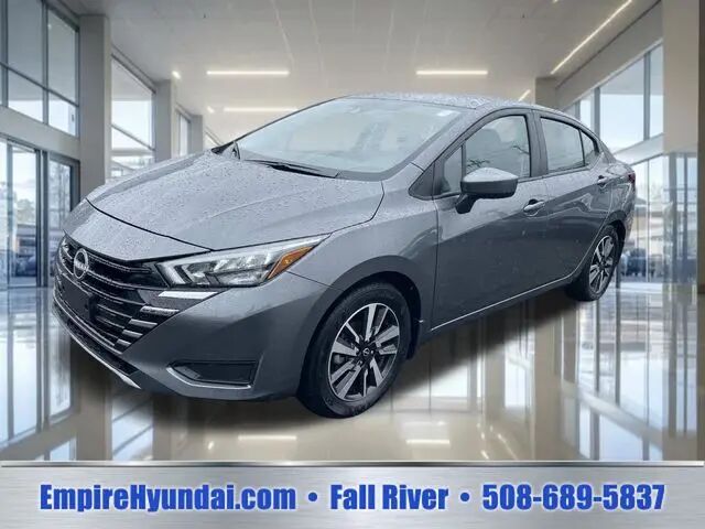 2025 Nissan Versa SV — photo 1 of 13