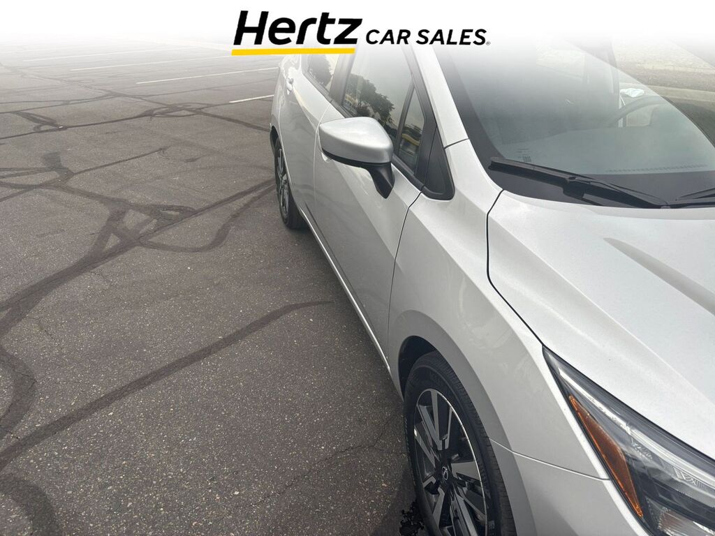 2025 Nissan Versa SV — photo 1 of 11