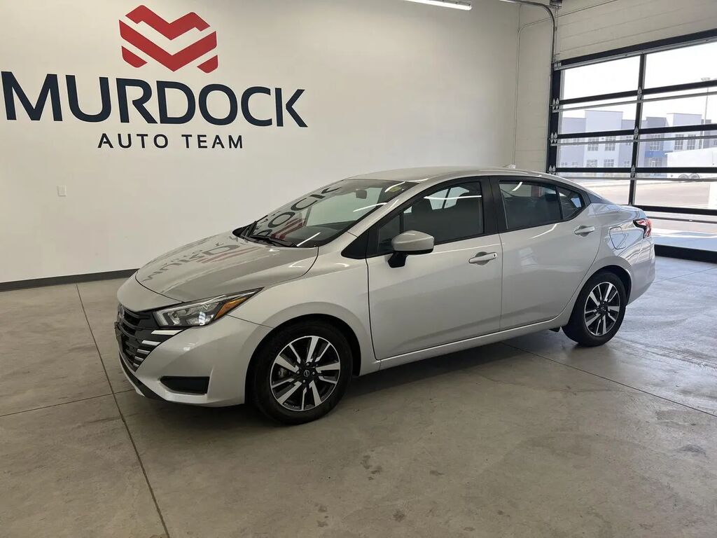 2025 Nissan Versa SV — photo 1 of 13