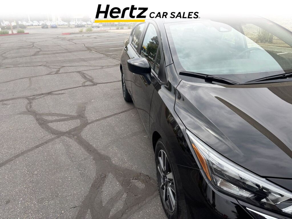 2025 Nissan Versa SV — photo 1 of 11