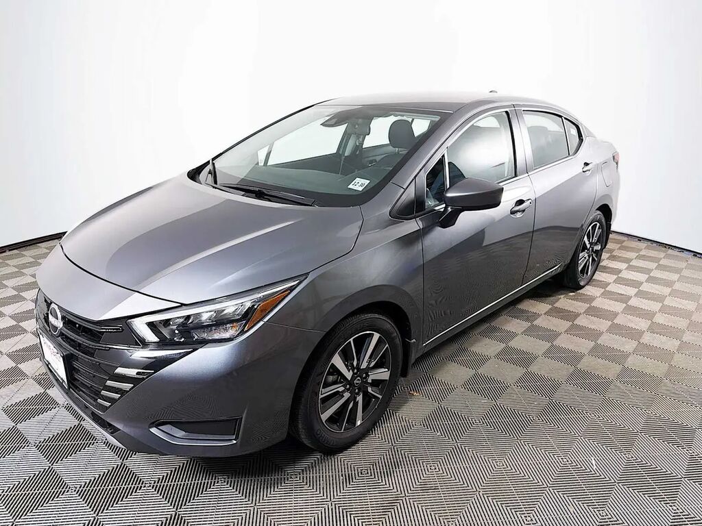2025 Nissan Versa SV — photo 1 of 13