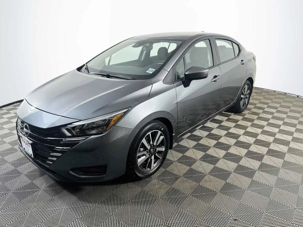 2025 Nissan Versa SV — photo 1 of 13
