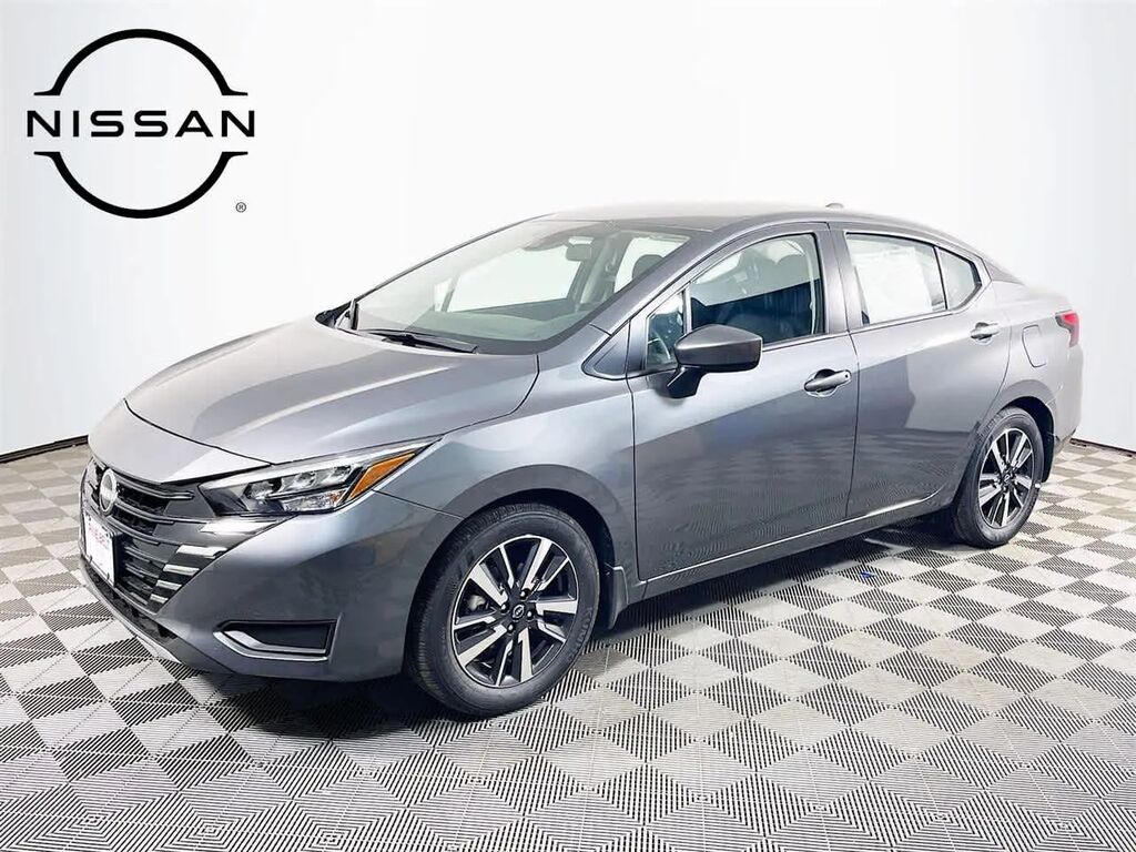 2025 Nissan Versa SV — photo 1 of 6