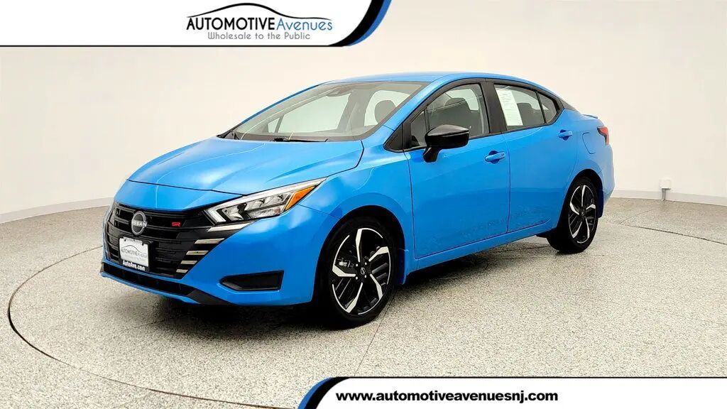 2025 Nissan Versa SR — photo 1 of 13