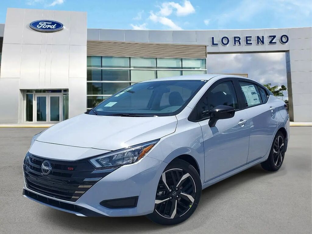 2025 Nissan Versa SR — photo 1 of 19