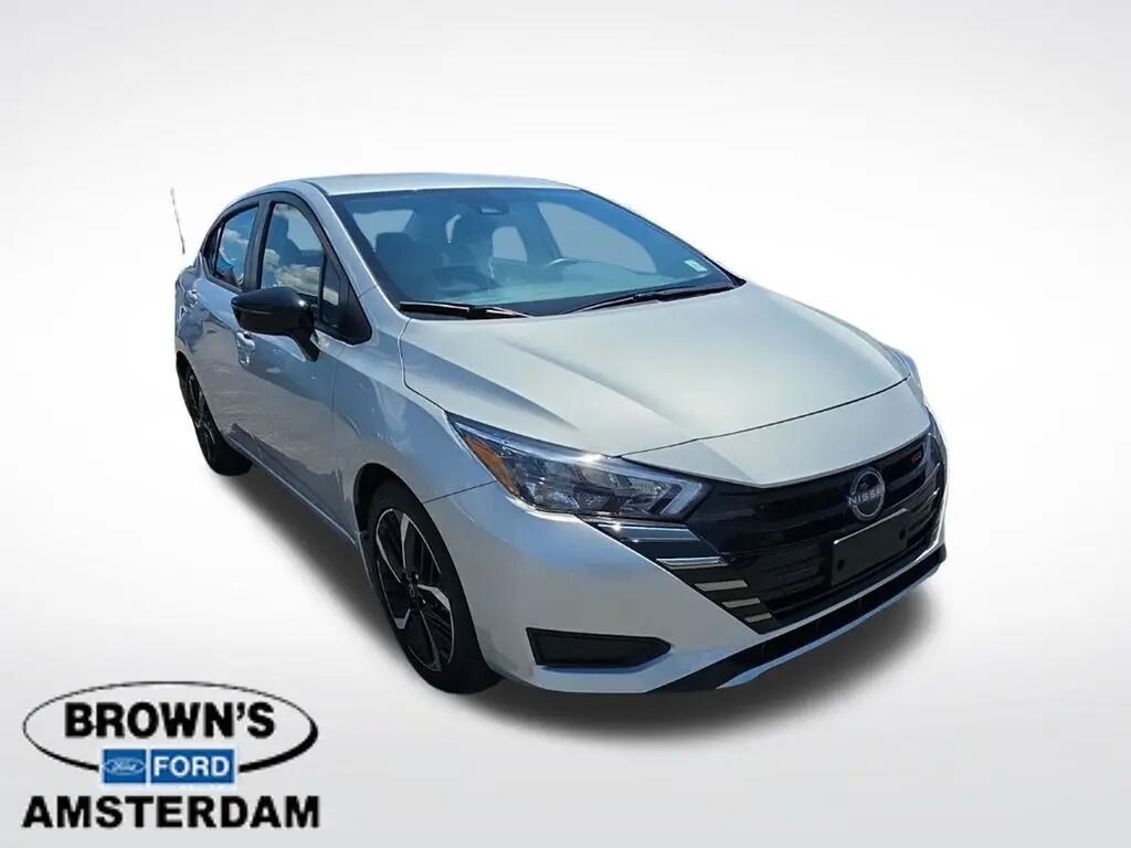 2025 Nissan Versa SR — photo 1 of 13