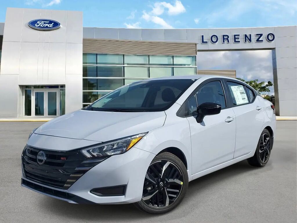 2025 Nissan Versa SR — photo 1 of 20