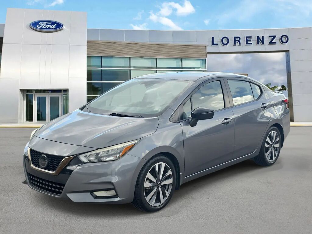 2020 Nissan Versa SR — photo 1 of 13