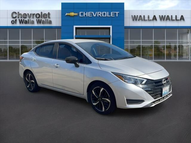 2025 Nissan Versa SR — photo 1 of 12