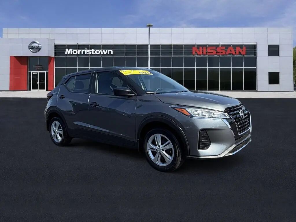 2025 Nissan Kicks Play S — photo 1 of 13
