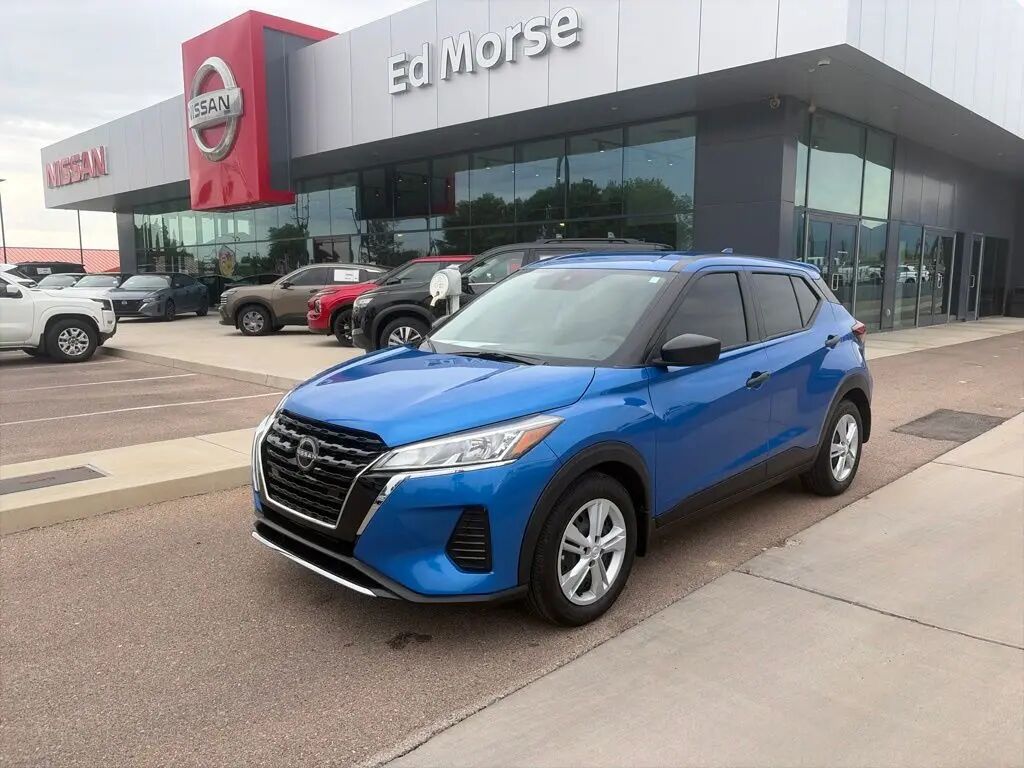 2025 Nissan Kicks Play S — photo 1 of 13