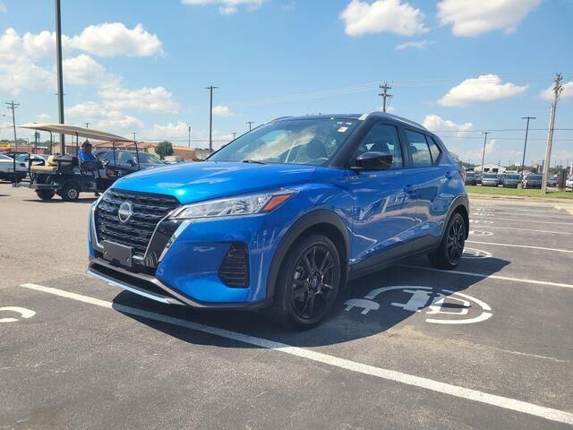 2022 Nissan Kicks SV — photo 1 of 13