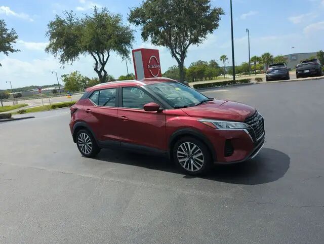 2023 Nissan Kicks SV — photo 1 of 10
