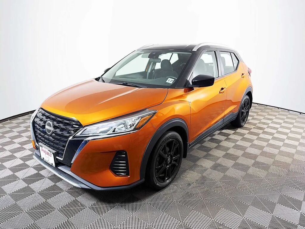 2022 Nissan Kicks SV — photo 1 of 13
