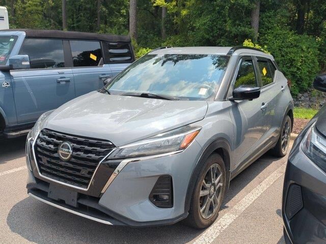 2021 Nissan Kicks SR
