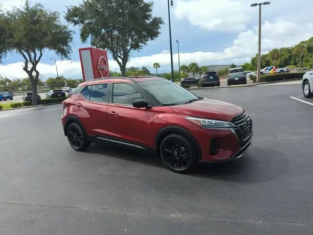 2023 Nissan Kicks SR — photo 1 of 13