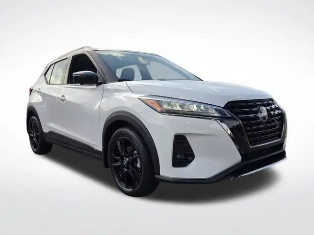 2023 Nissan Kicks SR — photo 1 of 2