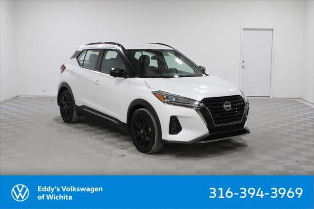 2023 Nissan Kicks SR — photo 1 of 13