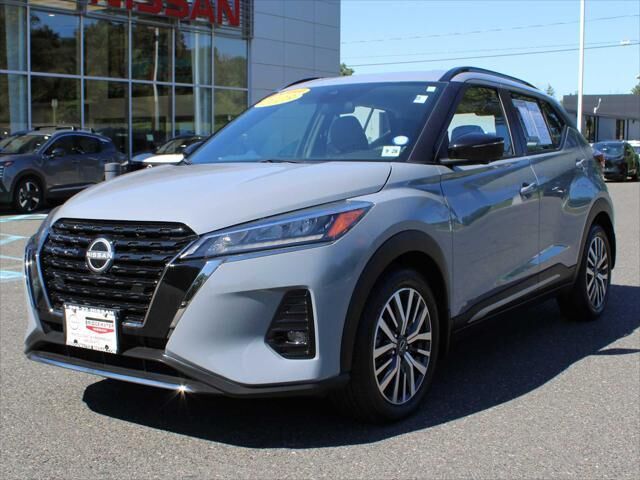 2023 Nissan Kicks SR — photo 1 of 13