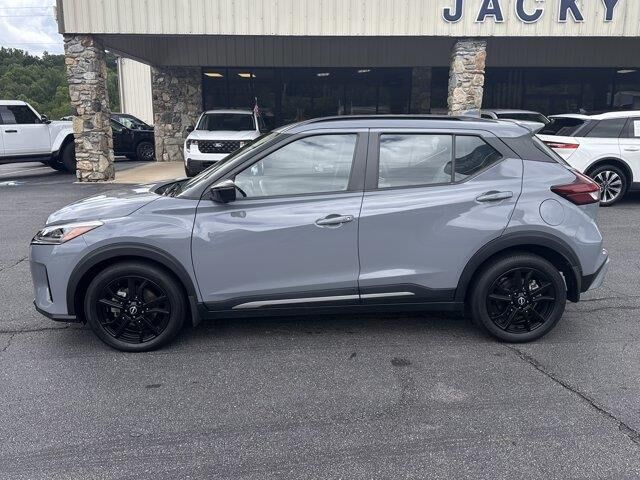 2022 Nissan Kicks SR