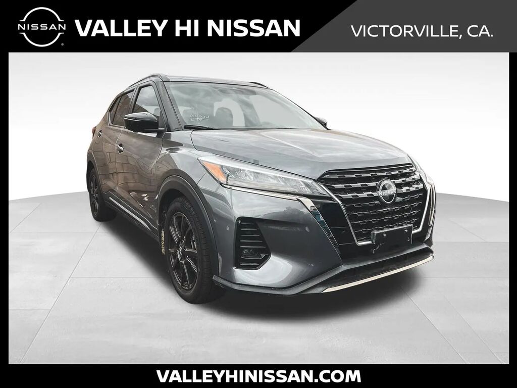 2023 Nissan Kicks SR — photo 1 of 2