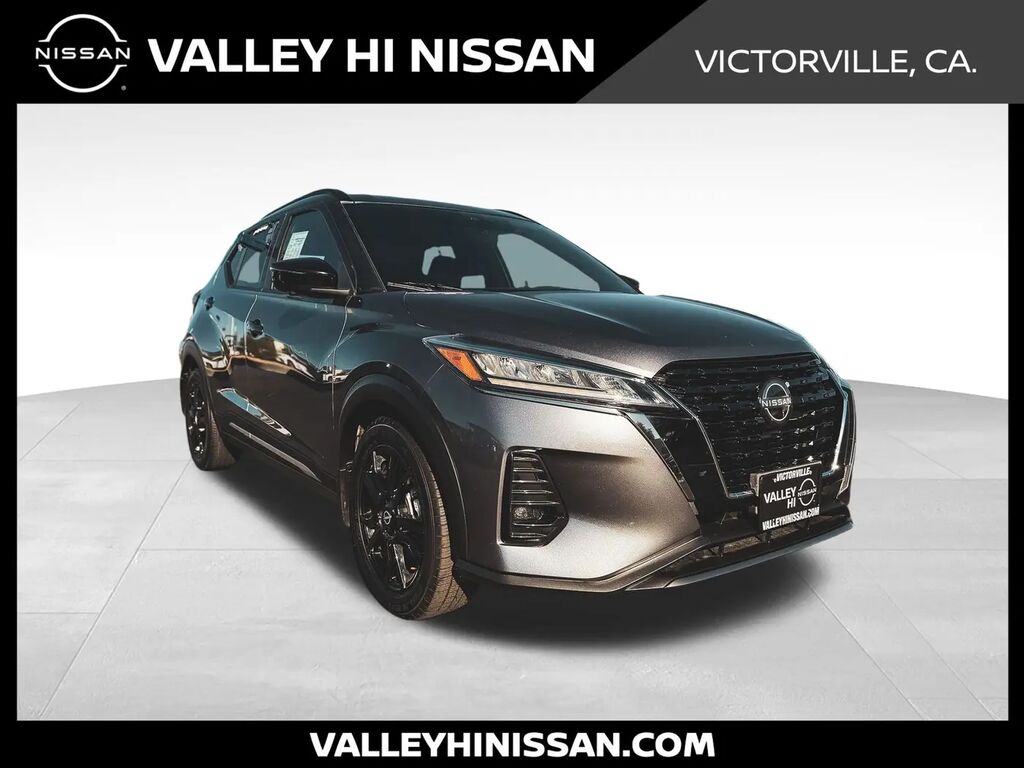 2023 Nissan Kicks SR — photo 1 of 2