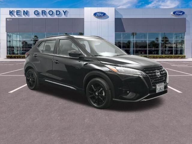 2023 Nissan Kicks SR