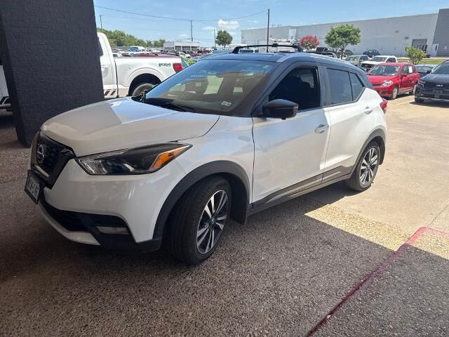 2020 Nissan Kicks SR