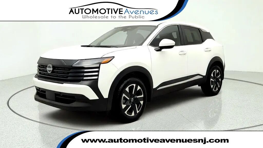 2025 Nissan Kicks SV — photo 1 of 13