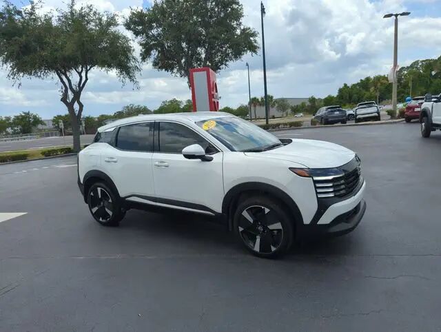 2025 Nissan Kicks SR