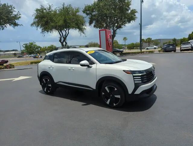 2025 Nissan Kicks SR