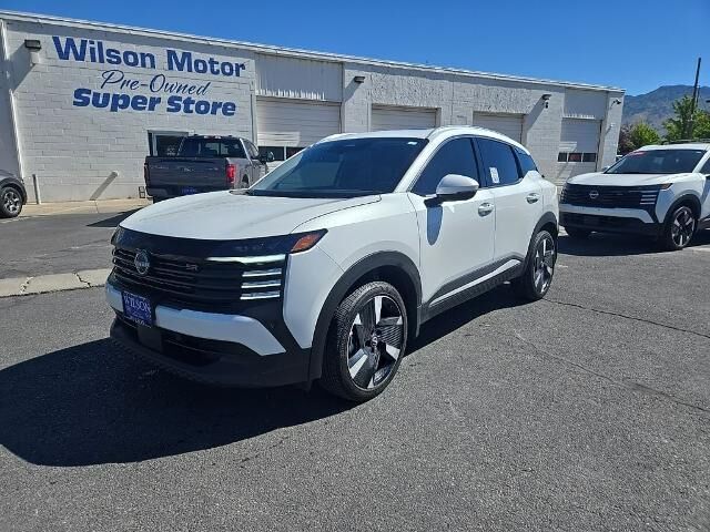 2025 Nissan Kicks SR
