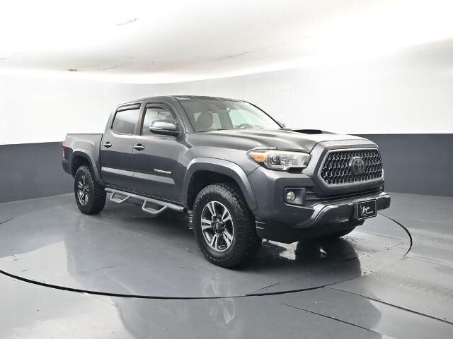 2018 Toyota Tacoma TRD Off-Road — photo 1 of 13