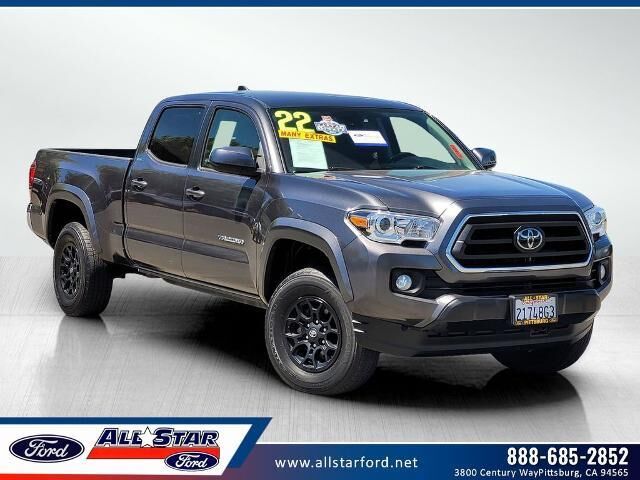 2022 Toyota Tacoma TRD Sport — photo 1 of 13