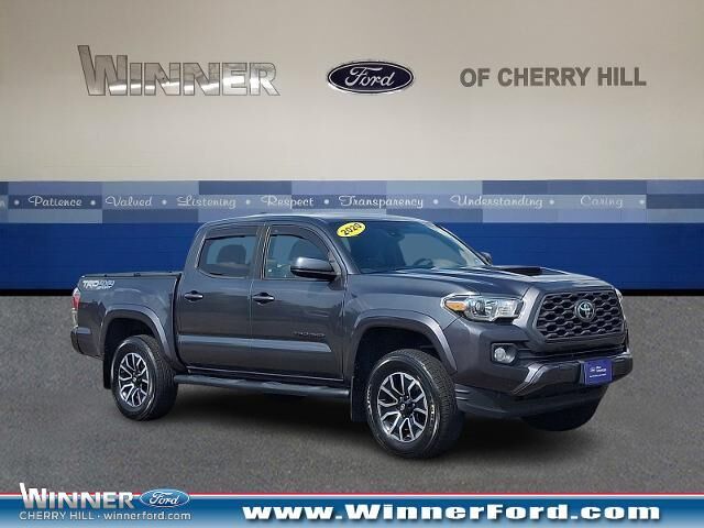 2020 Toyota Tacoma TRD Sport — photo 1 of 13