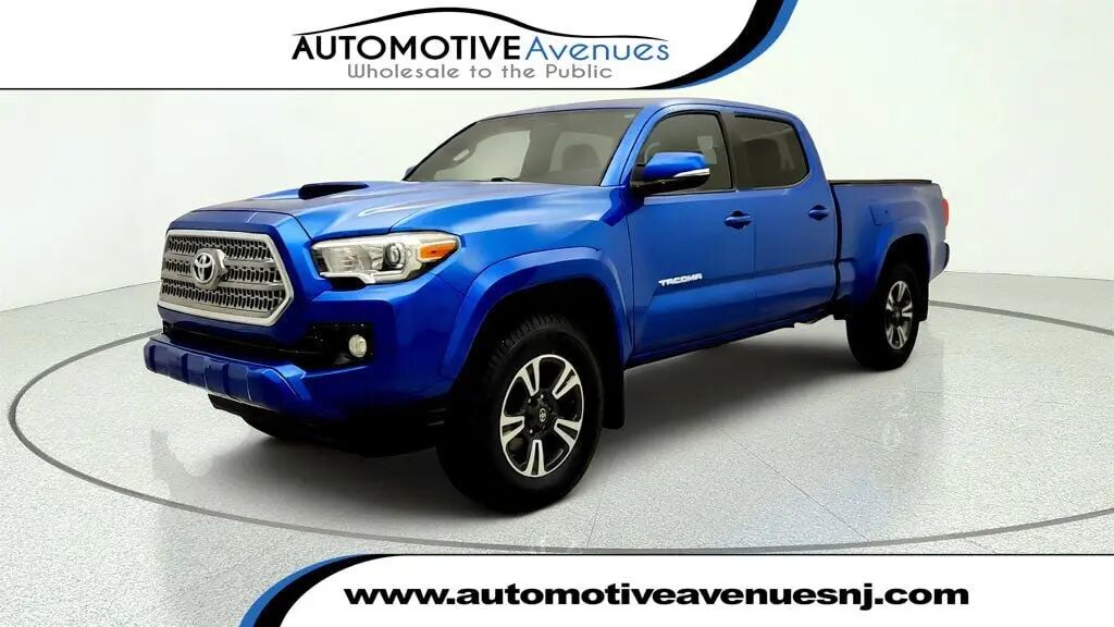 2017 Toyota Tacoma TRD Off-Road — photo 1 of 13