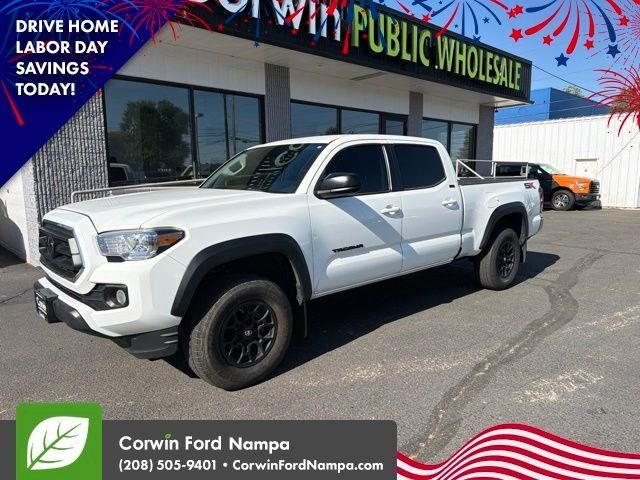 2023 Toyota Tacoma TRD Off-Road — photo 1 of 13
