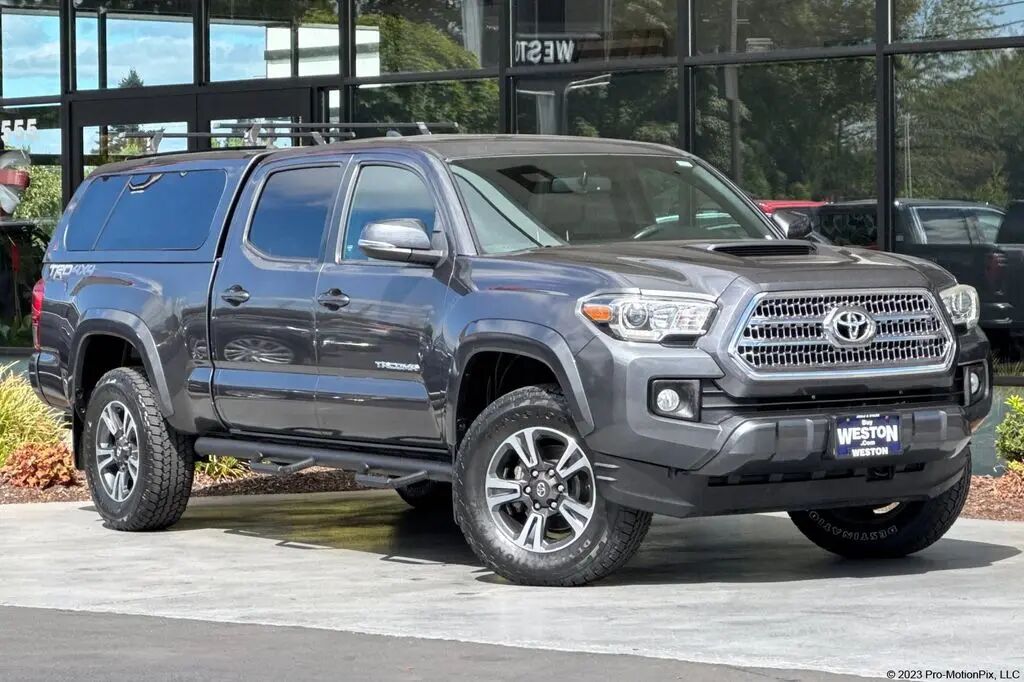 2017 Toyota Tacoma TRD Sport — photo 1 of 13